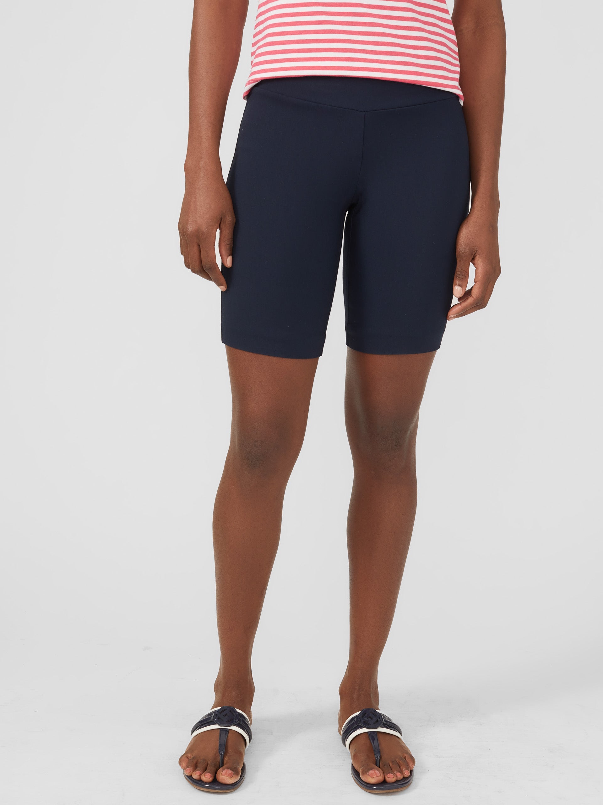 masie_shorts_0144471022_navy_055_cdd80ce7-770e-442a-8069-0db7589ed5b4