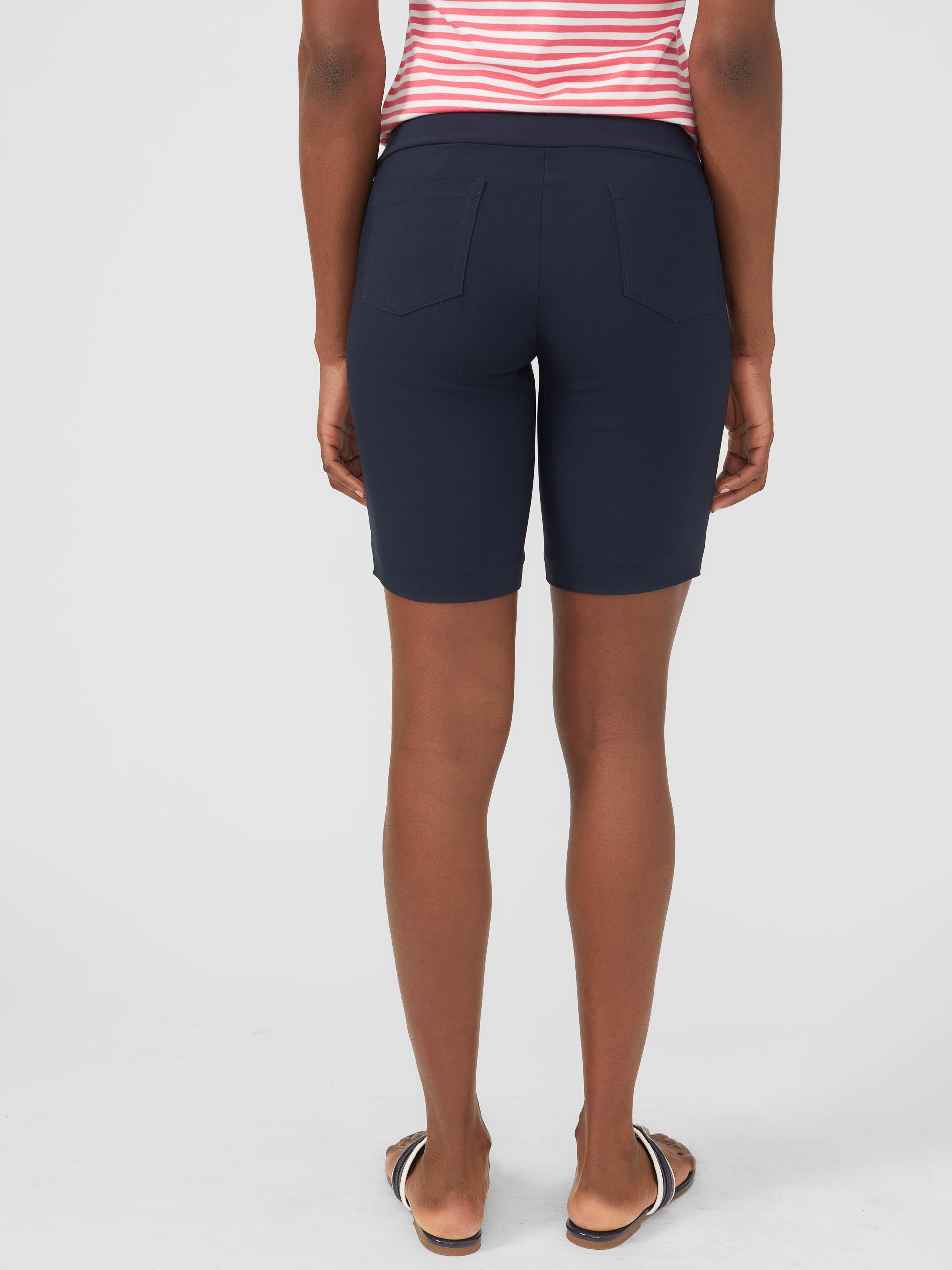 masie_shorts_0144471022_navy_064_1d6b6e49-18b9-4231-b7be-8d13bb6d23bb